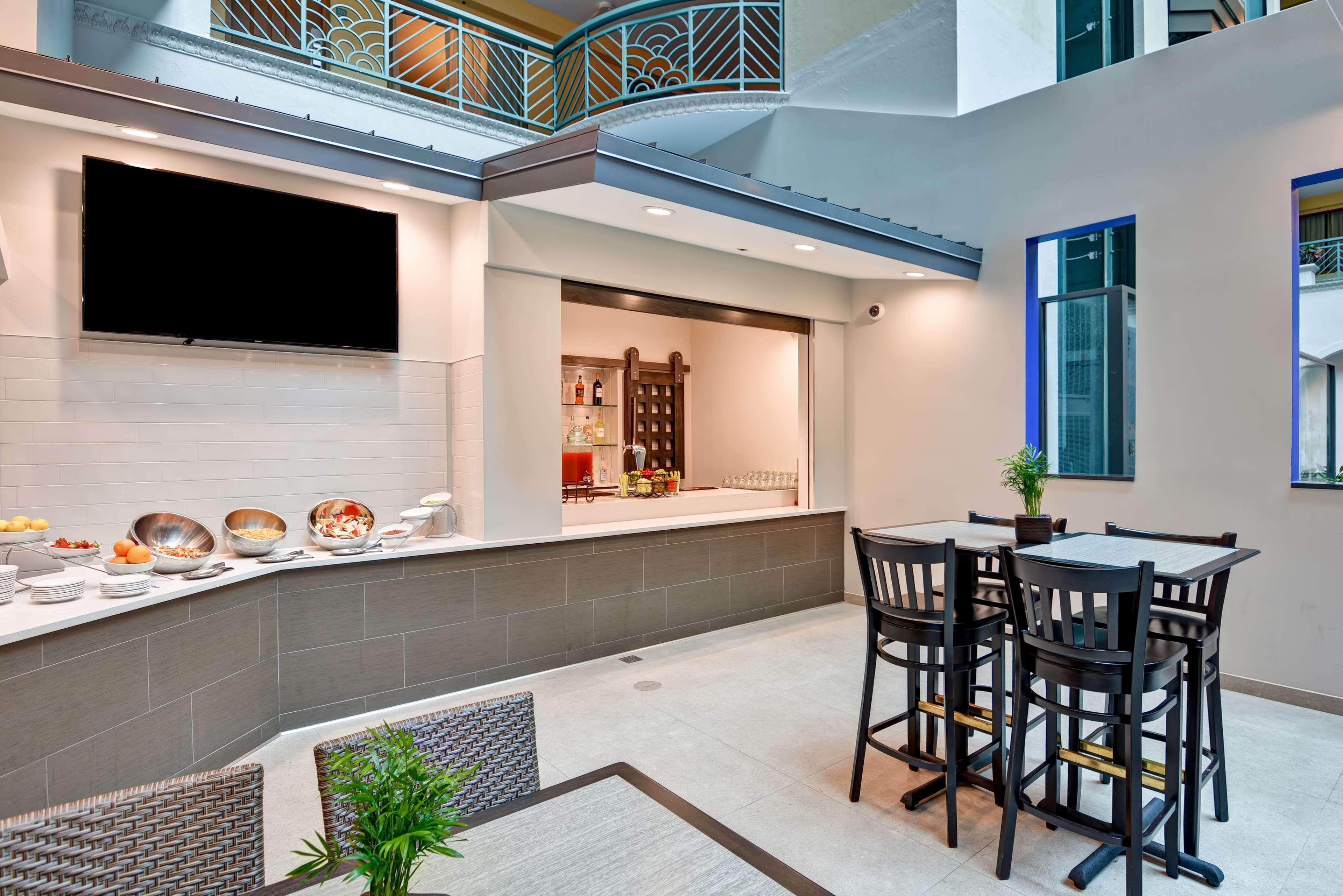 Embassy Suites By Hilton Miami International Airport Miami Springs Екстериор снимка