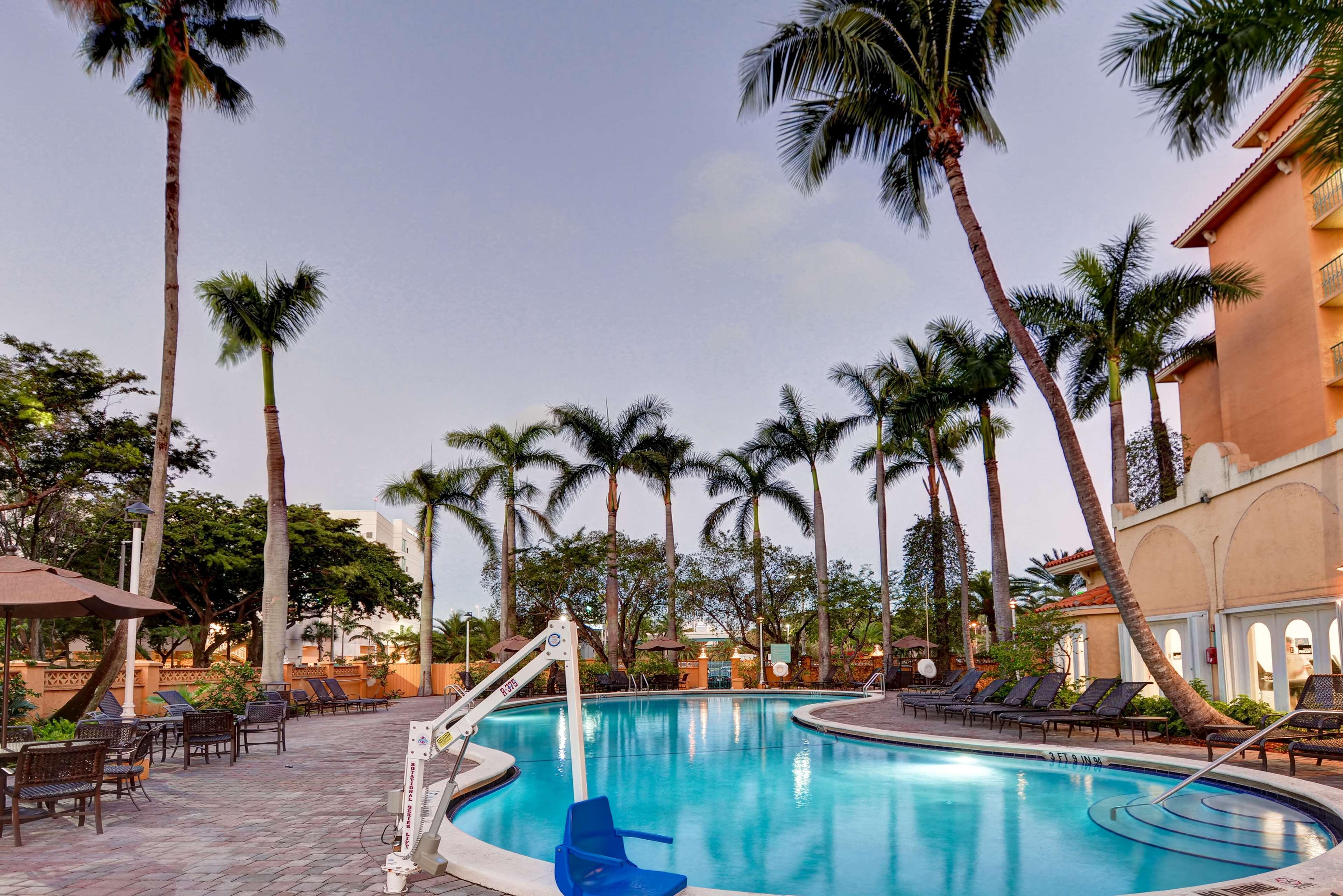 Embassy Suites By Hilton Miami International Airport Miami Springs Екстериор снимка