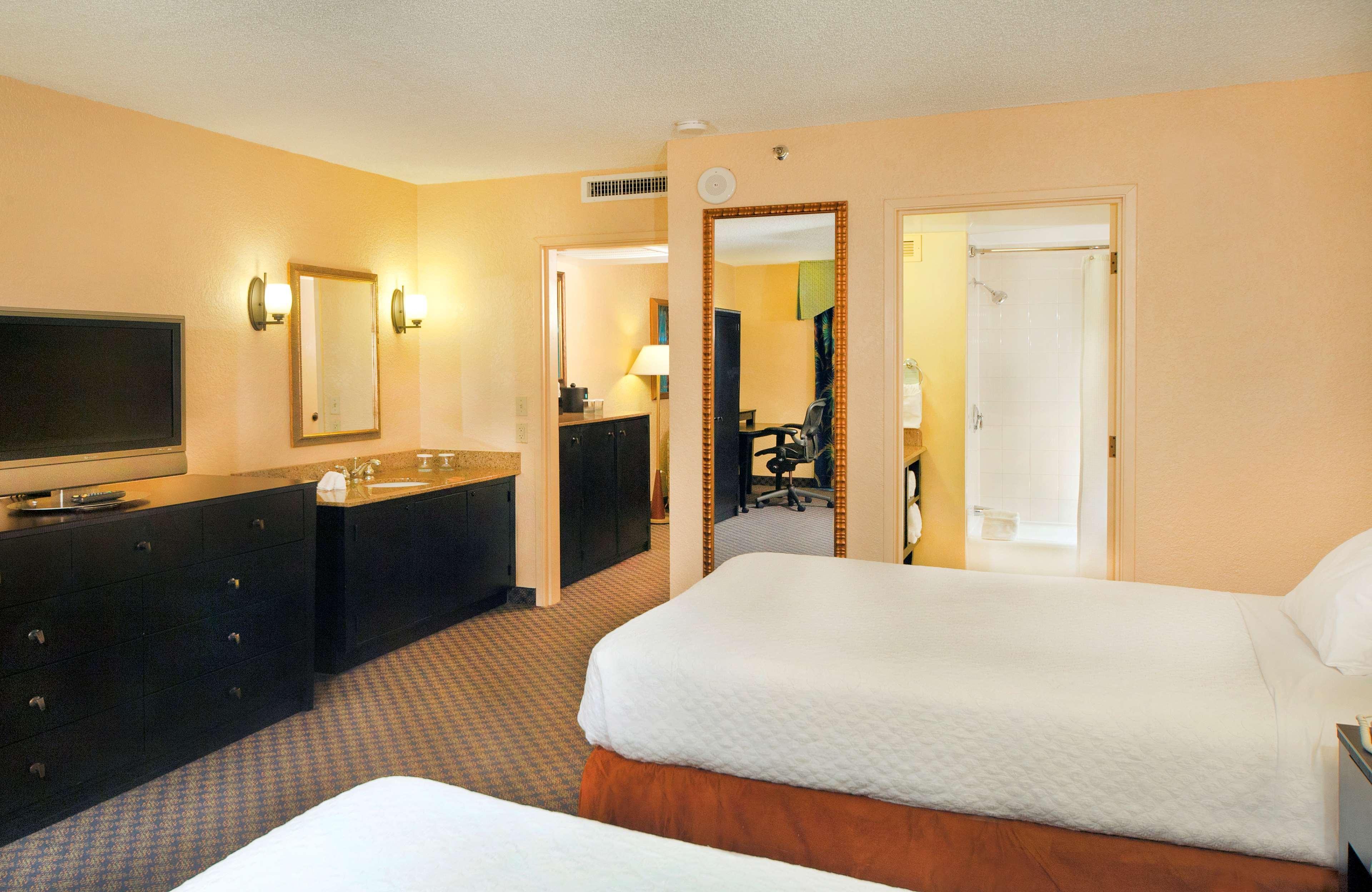 Embassy Suites By Hilton Miami International Airport Miami Springs Екстериор снимка