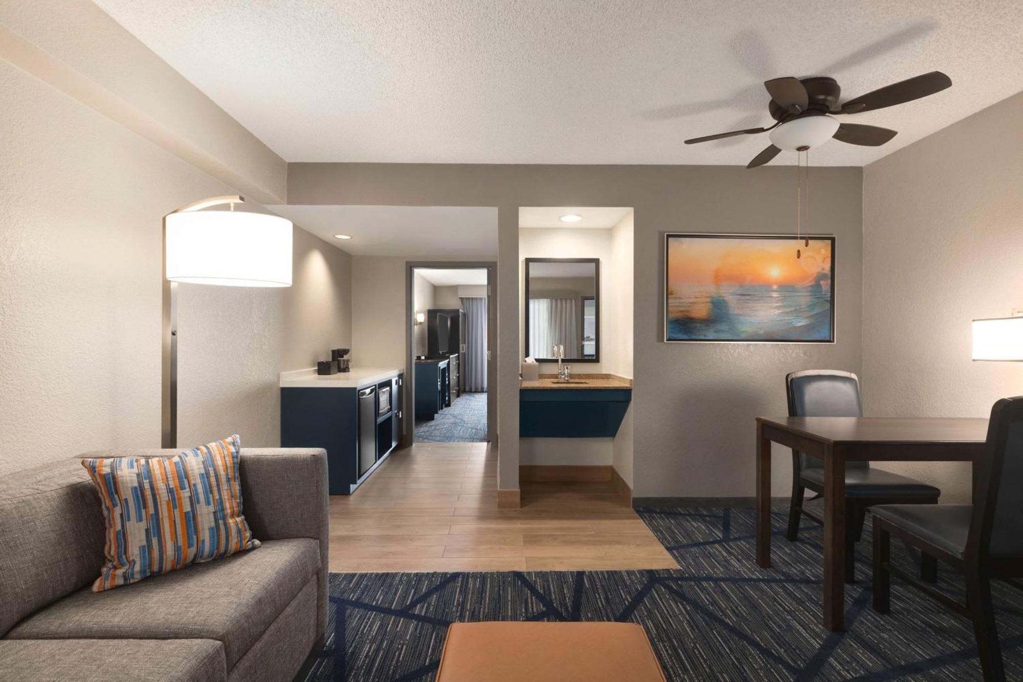 Embassy Suites By Hilton Miami International Airport Miami Springs Екстериор снимка