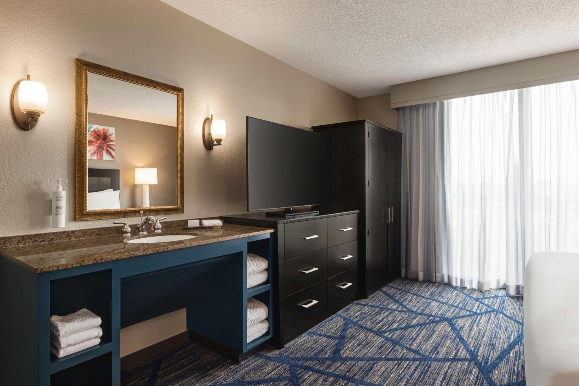 Embassy Suites By Hilton Miami International Airport Miami Springs Екстериор снимка