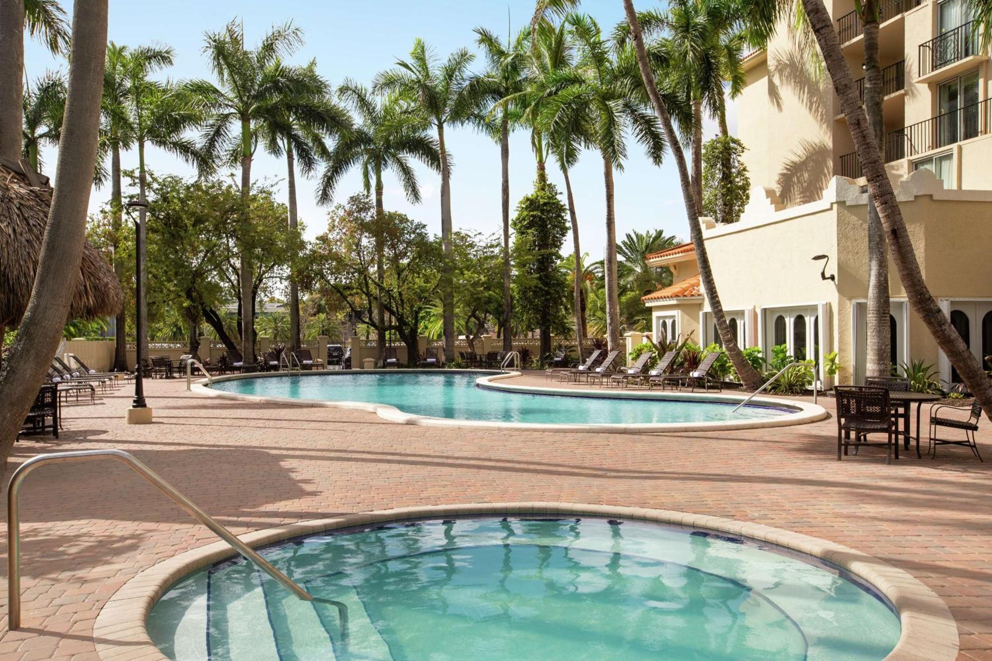Embassy Suites By Hilton Miami International Airport Miami Springs Екстериор снимка