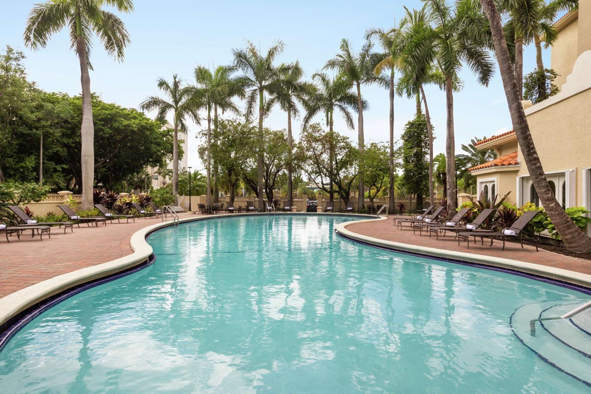 Embassy Suites By Hilton Miami International Airport Miami Springs Екстериор снимка