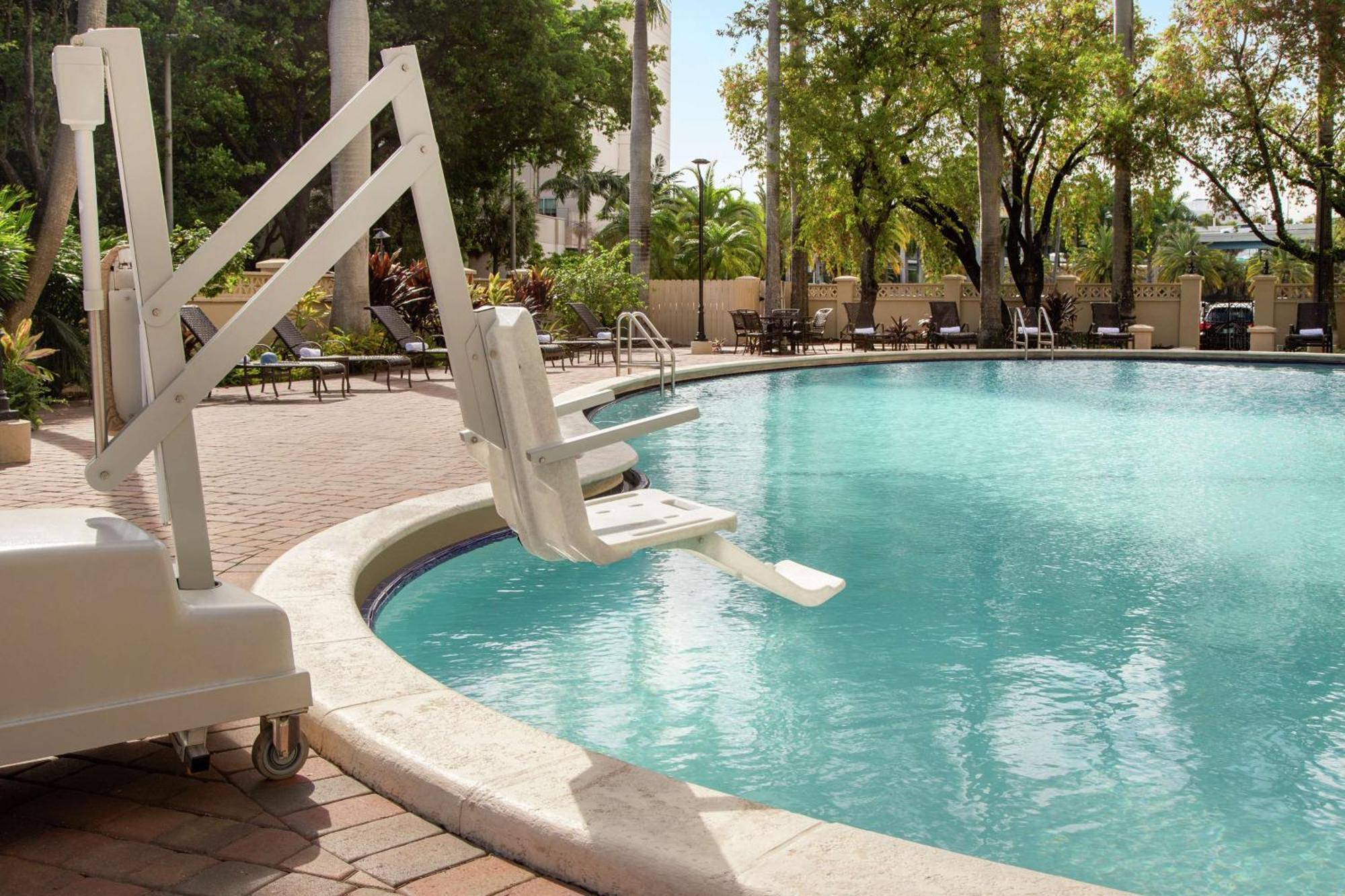 Embassy Suites By Hilton Miami International Airport Miami Springs Екстериор снимка